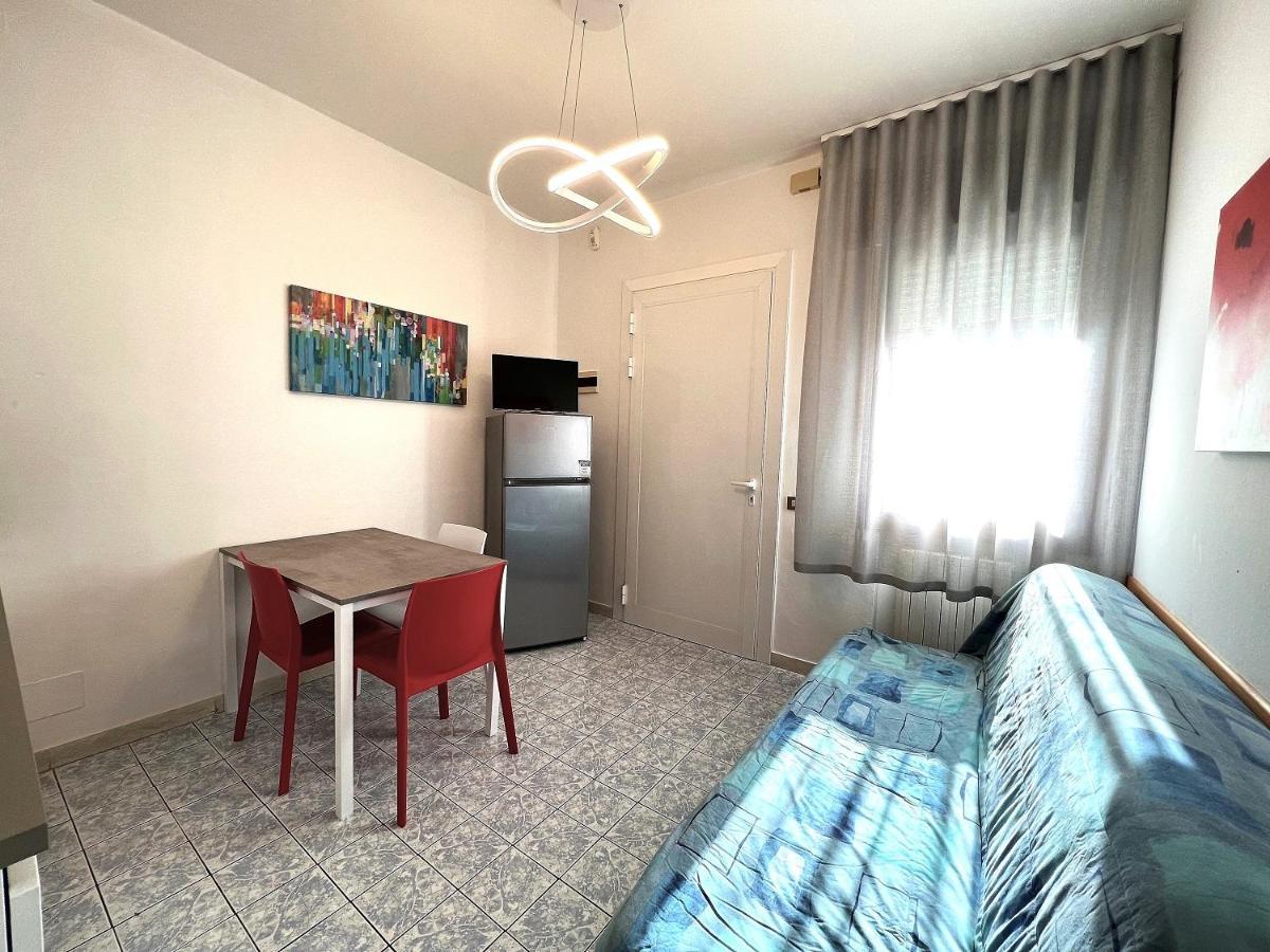 Zzznon Attivo Ex Dl5 E Dl6 Lägenhet Lido di Jesolo Exteriör bild
